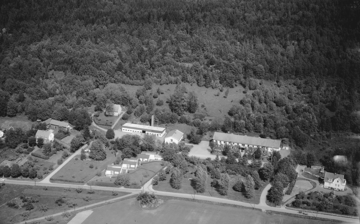 Flygfoto över Tenhult i Jönköpings kommun. Nr 1055/1961