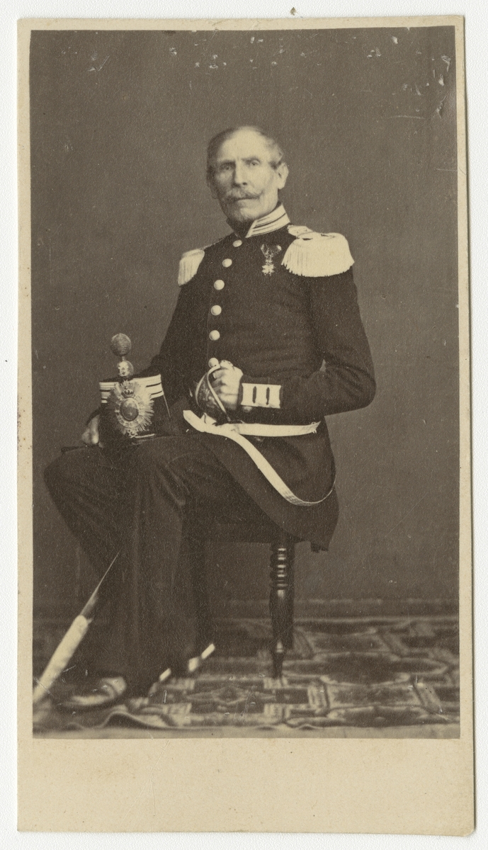 Porträtt av Abraham Malmborg, överste vid Andra livgrenadjärregementet I 5.

Se även bild AMA.0001951.