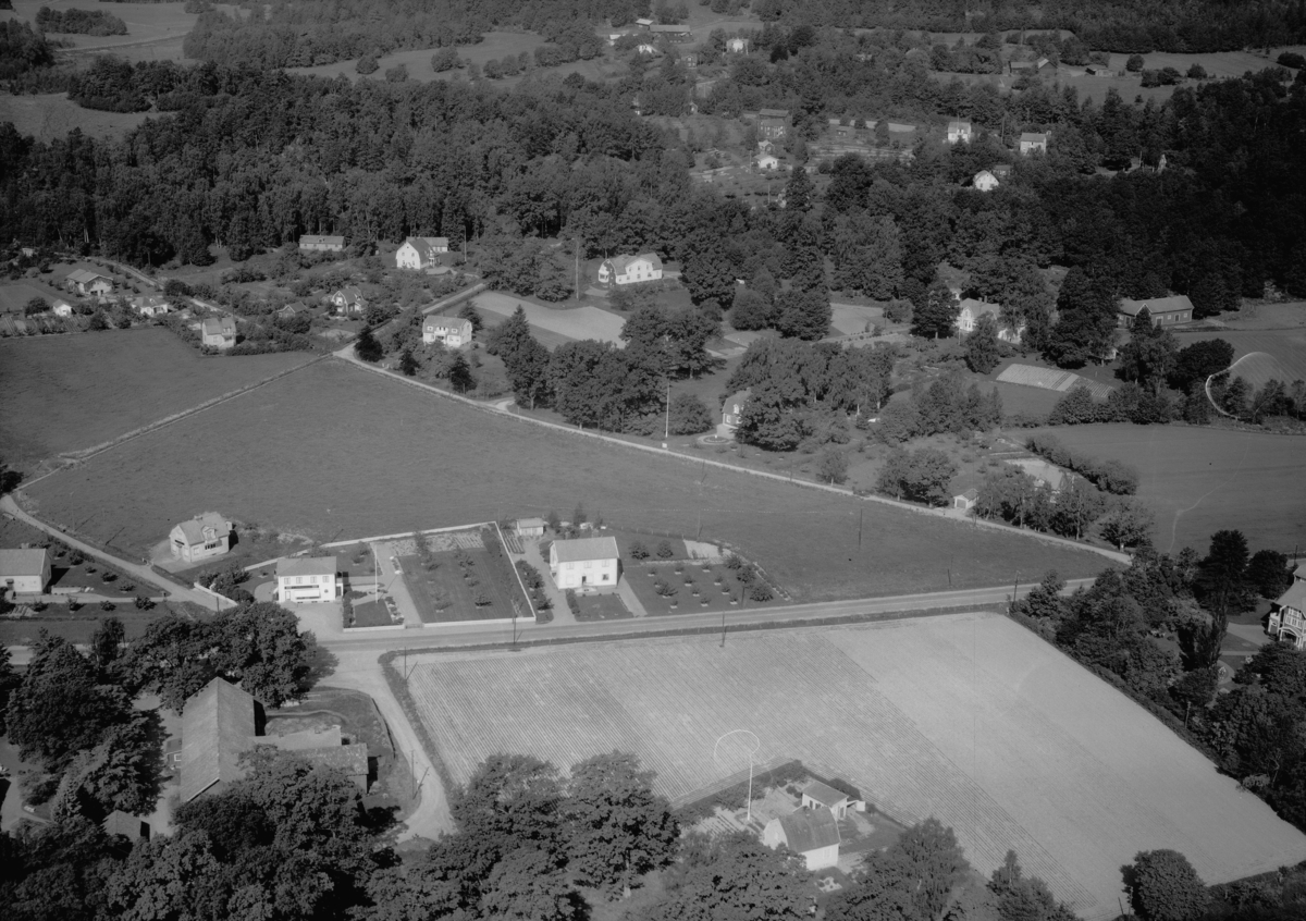 Flygfoto över en ort i Jönköpings län. Nr 1070/1961