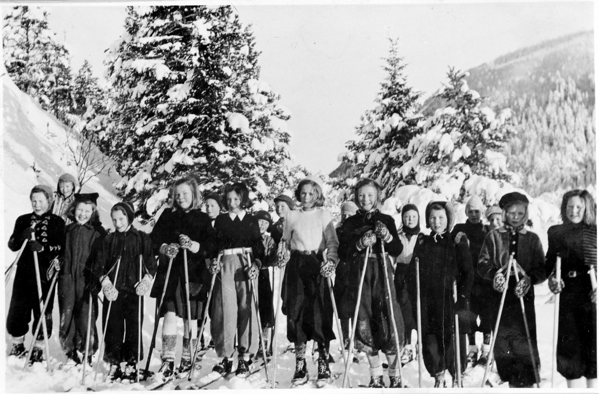 Barn ute på skitur, Stjørna, Rissa
