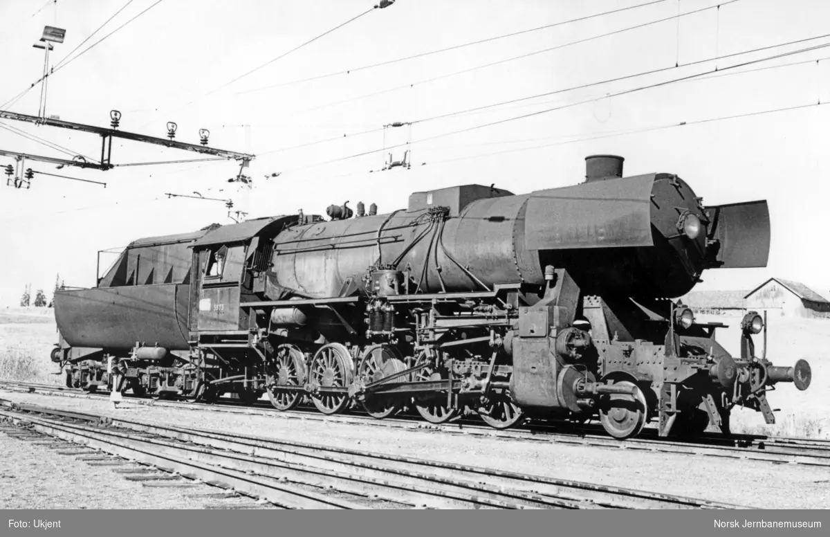 Damplokomotiv type 63a nr. 5573 på Eina stasjon