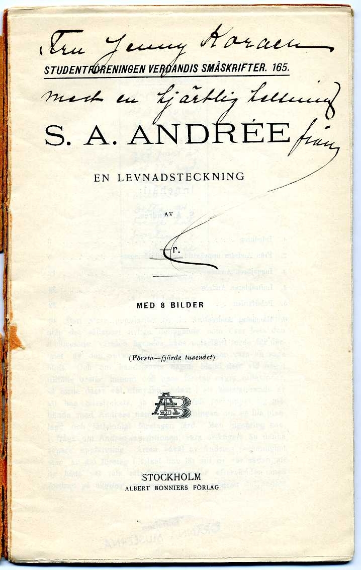 Studenföreningen Verdandis småskrifter, nr 165, om S A Andrée. 50 sidor. Ett exemplar tillägnat Jenny Koraen av författaren.