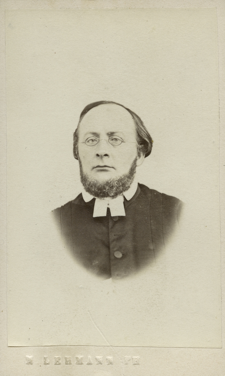 Fredrik Leonard Ångman, fotograferad 1866.