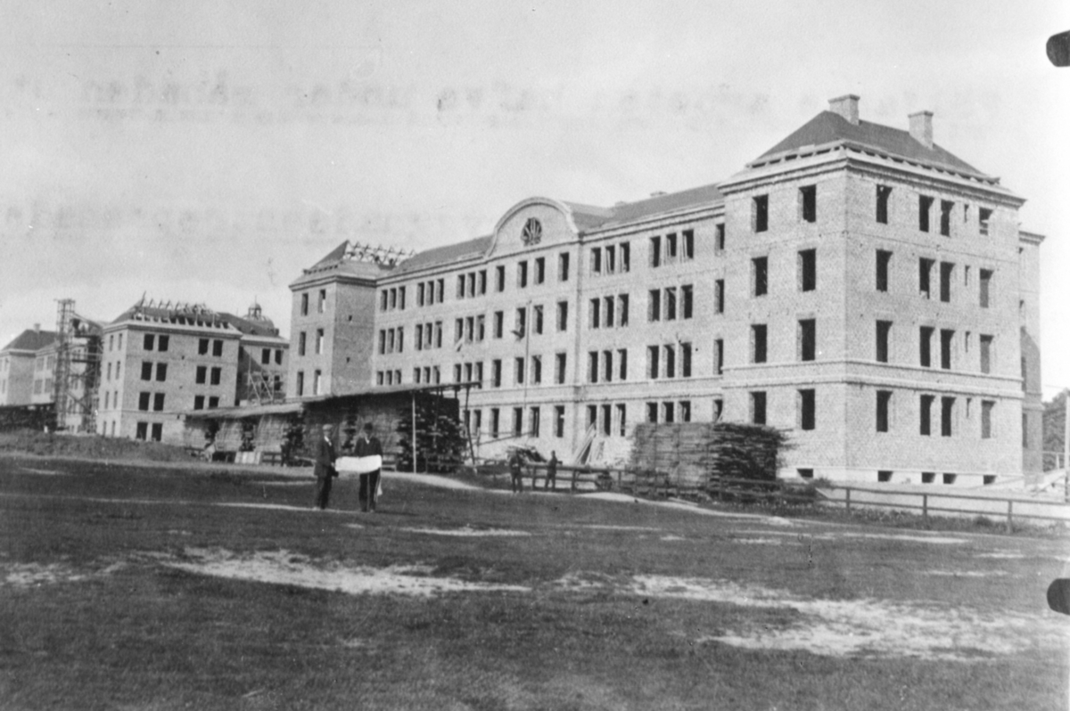I 8 kaserner under byggnad 1909-1911