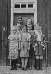 Gruppebilde : den siste skoleklassen på Herøya, bilde tatt 2