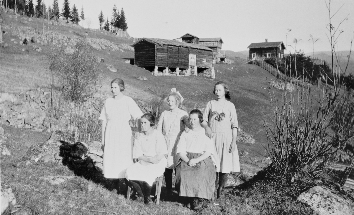 Søskenflokk i Skåla, 1924.