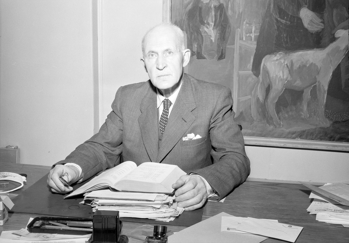 Kemner Nikolai Dahl ved skrivebordet