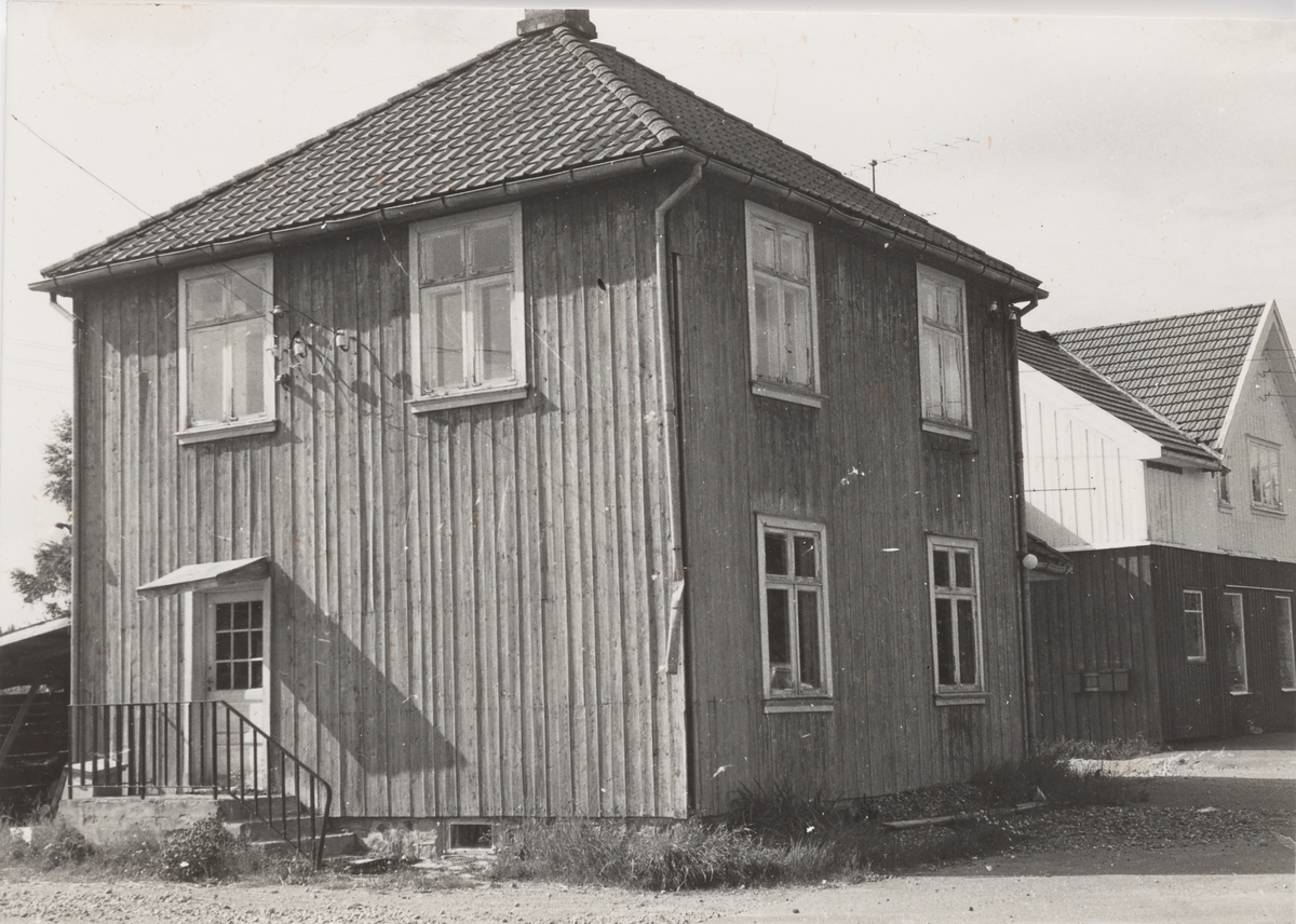 Finstadbru stasjon femten år etter Aurskog-Hølandbanens nedleggelse
