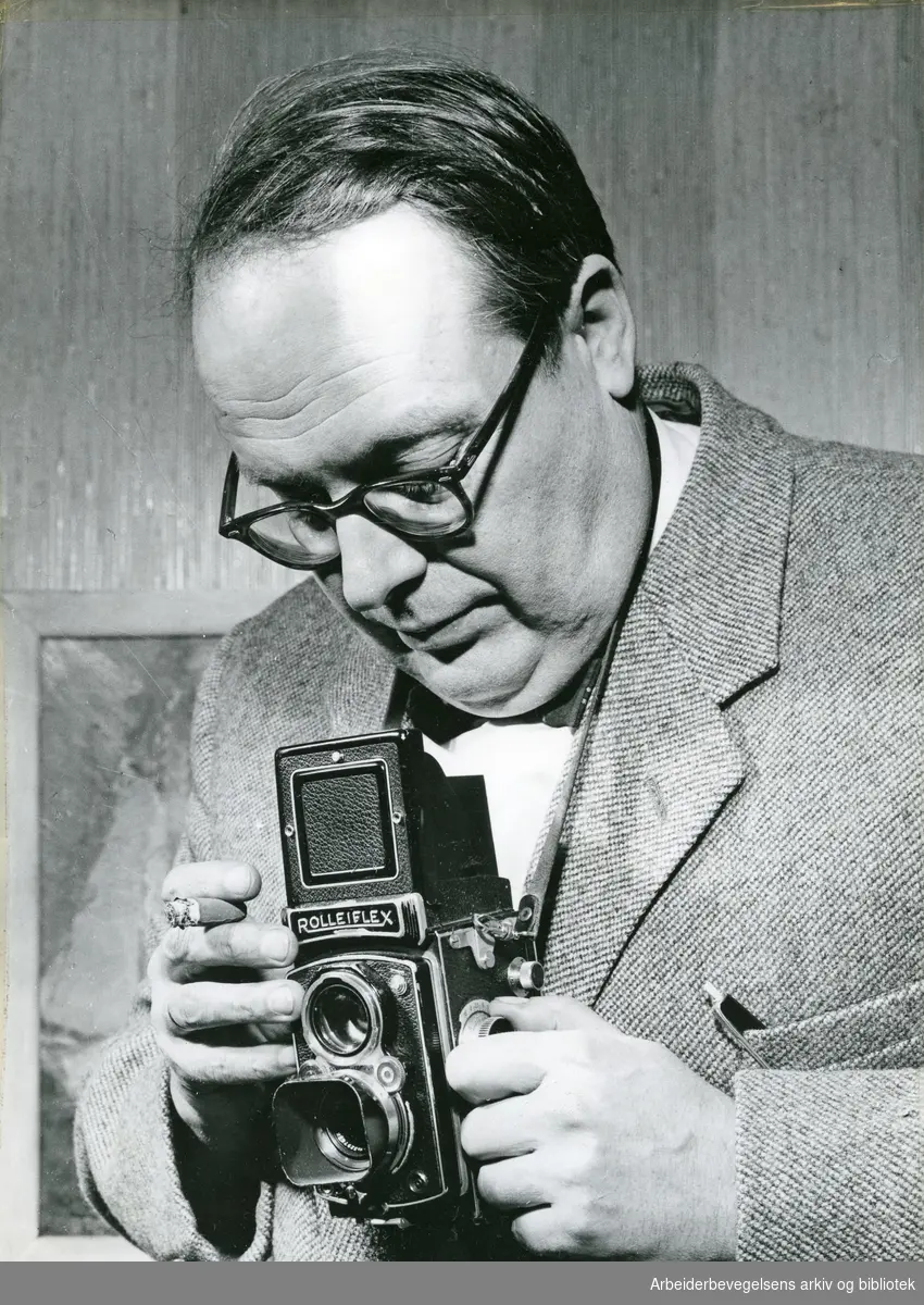 Leif Borthen (1911-1979). Journalist. Rolleiflex.