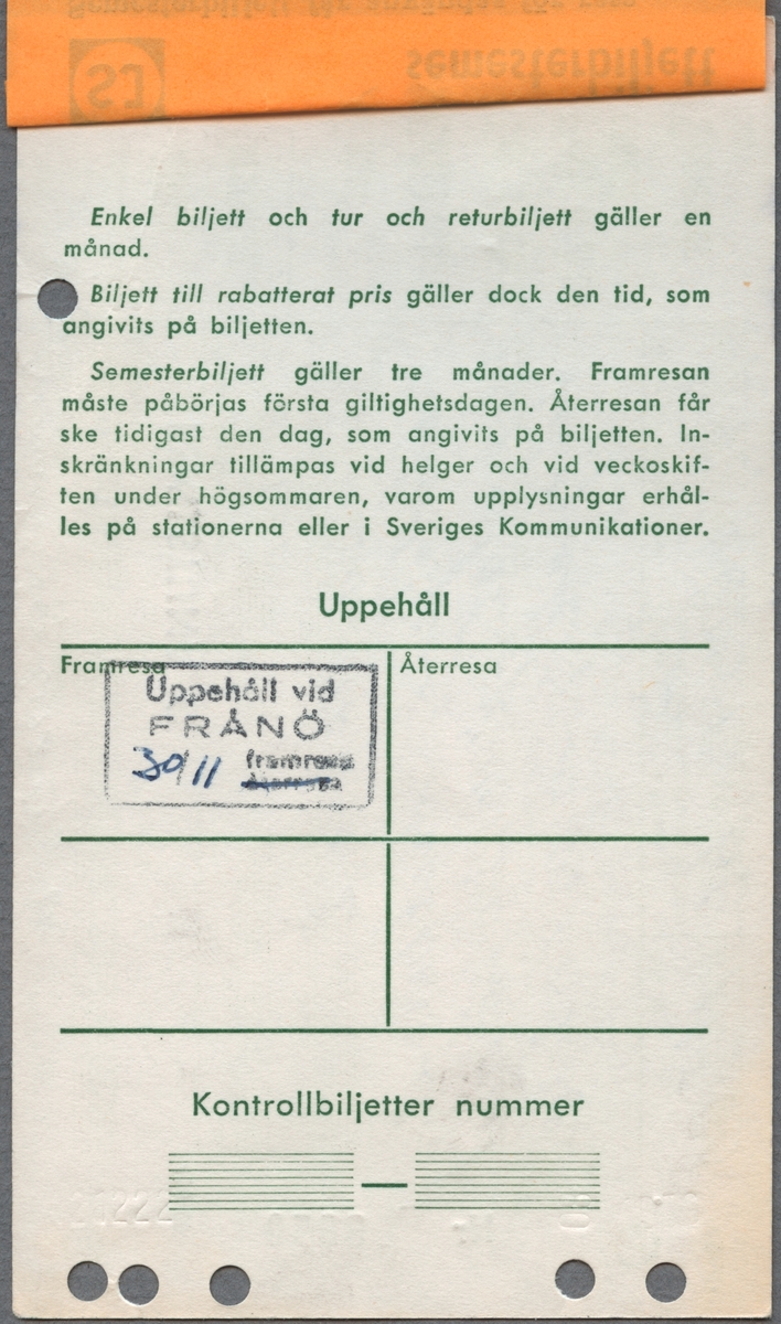 Biljett i 2:a klass för en resande med snälltåg med avresestation Eskilstuna C till Solleftå. Resväg: Södertälje S, Stockholm C, Uppsala C, Gävle, Härnösand. Annan väg vid återresa: Långsele, Sala och Bräcke. Ett kryss är ifyllt vid "semester". Första giltighetsdatum var 1966-11-29 och första återresedatum 1966-12-05. Biljetter kostade 115 kronor. På biljettens baksida finns resevillkor samt plats för att notera uppehåll med mera. Det finns även ett tilläggsblad för semesterbiljett. Biljetten är klippt.