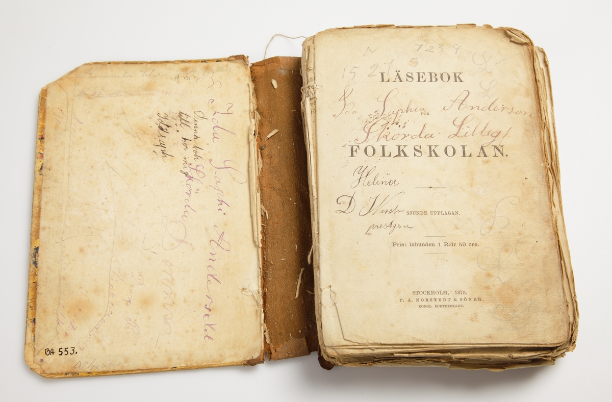 Läsebok för folkskolan. Pappband.
Stockholm 1875. P.A. Norstedt. Sjunde upplagan.