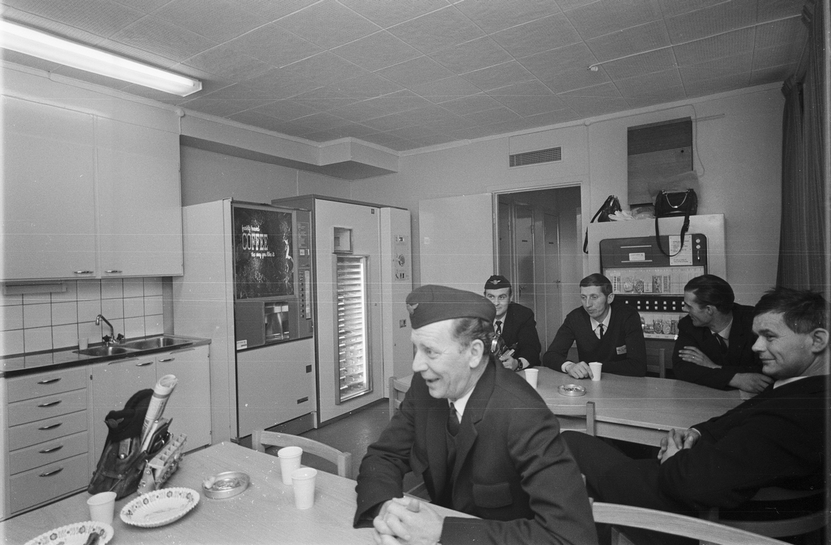 Busspersonal har kafferast, Uppsala 1970