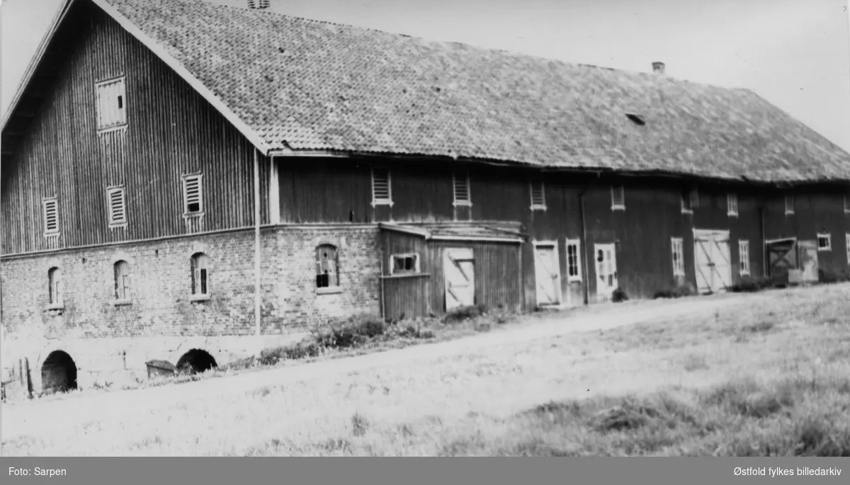 Uthuset på  Tune prestegård., revet på 1960-tallet. Seinere blei Tune-teknikern bygd der.