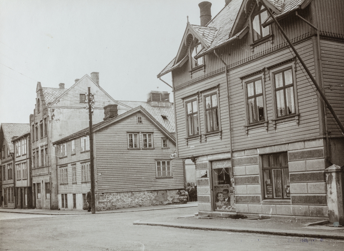 Gatekrysset Kaigata/Skåregata sett mot vest, ca. 1938.