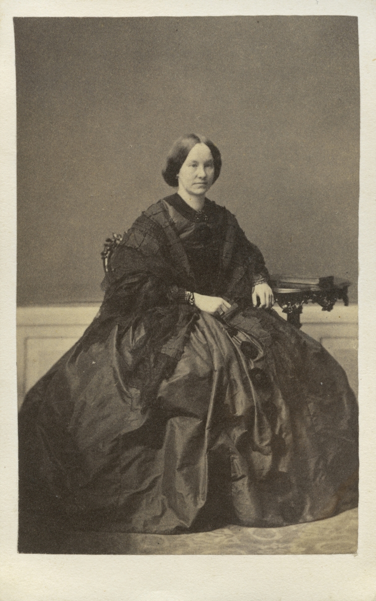 Fru Sophie Petré född Arvidsson. År 1864.