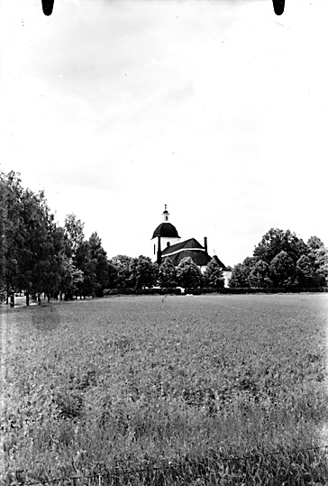 Odensvi kyrka i Köping, sedd från öster.