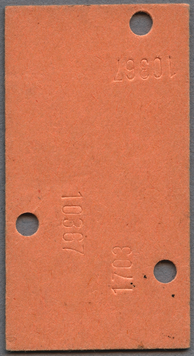 Orange biljett av Edmonsonskt format. SJ dubbel tillägg till snälltåg för resa från Stockholm C och åter. Biljetten är stämplad med datum och klippt två gånger. Biljetten kostade 10 kronor.
