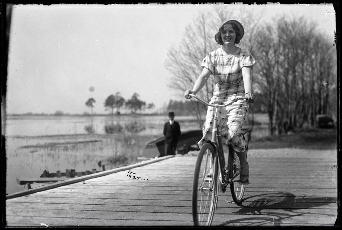 Kvinna på cykel