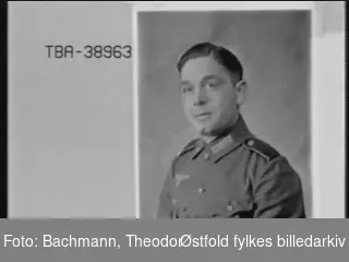 Portrett av tysk soldat i uniform, Max Tanek. (eller Max Tanck?) 19385 B