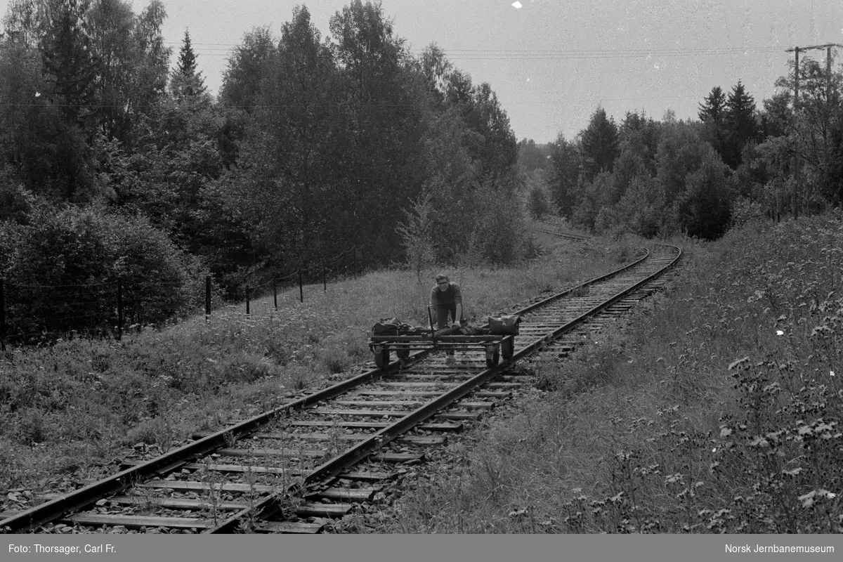 Befaring med tralle på nedlagte Solbergfossbanen