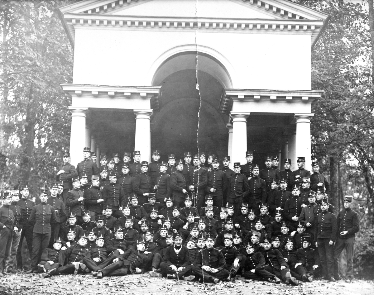 Utexaminerade elever från Kongliga Krigsskolan, 1895. Karlbergs slott, Stockholm.