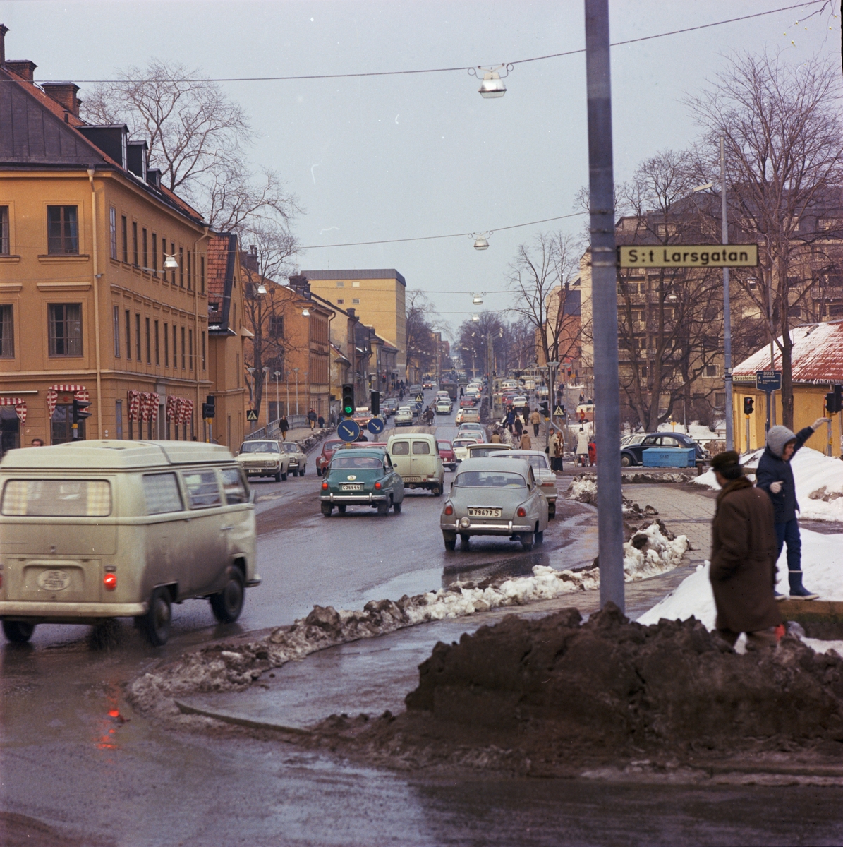 Trafik på S:t Olofsgatan, Uppsala 1970