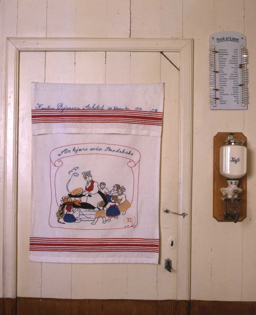 DOK:1991, Aulestad, interiør, kjøkken, pyntehåndkle,