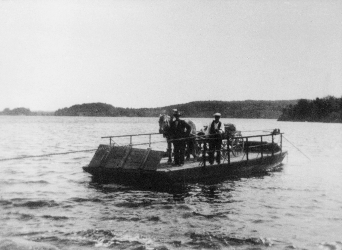 transport, hest, vogn, båt på vann, menn, Rødennessjøen ved Kroksund