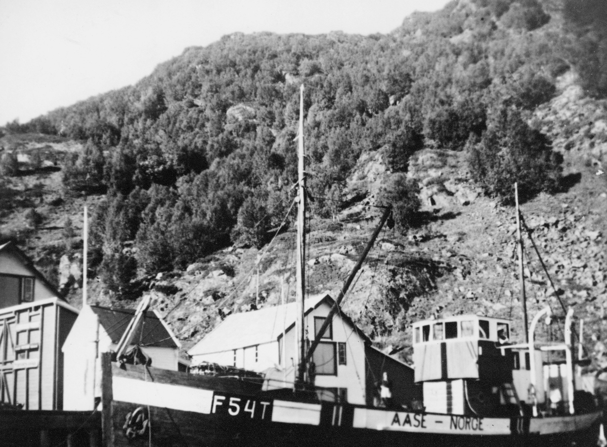 transport båt, Finnmarkskysten, M.K. Aase, erstatningsfartøy, ved kai