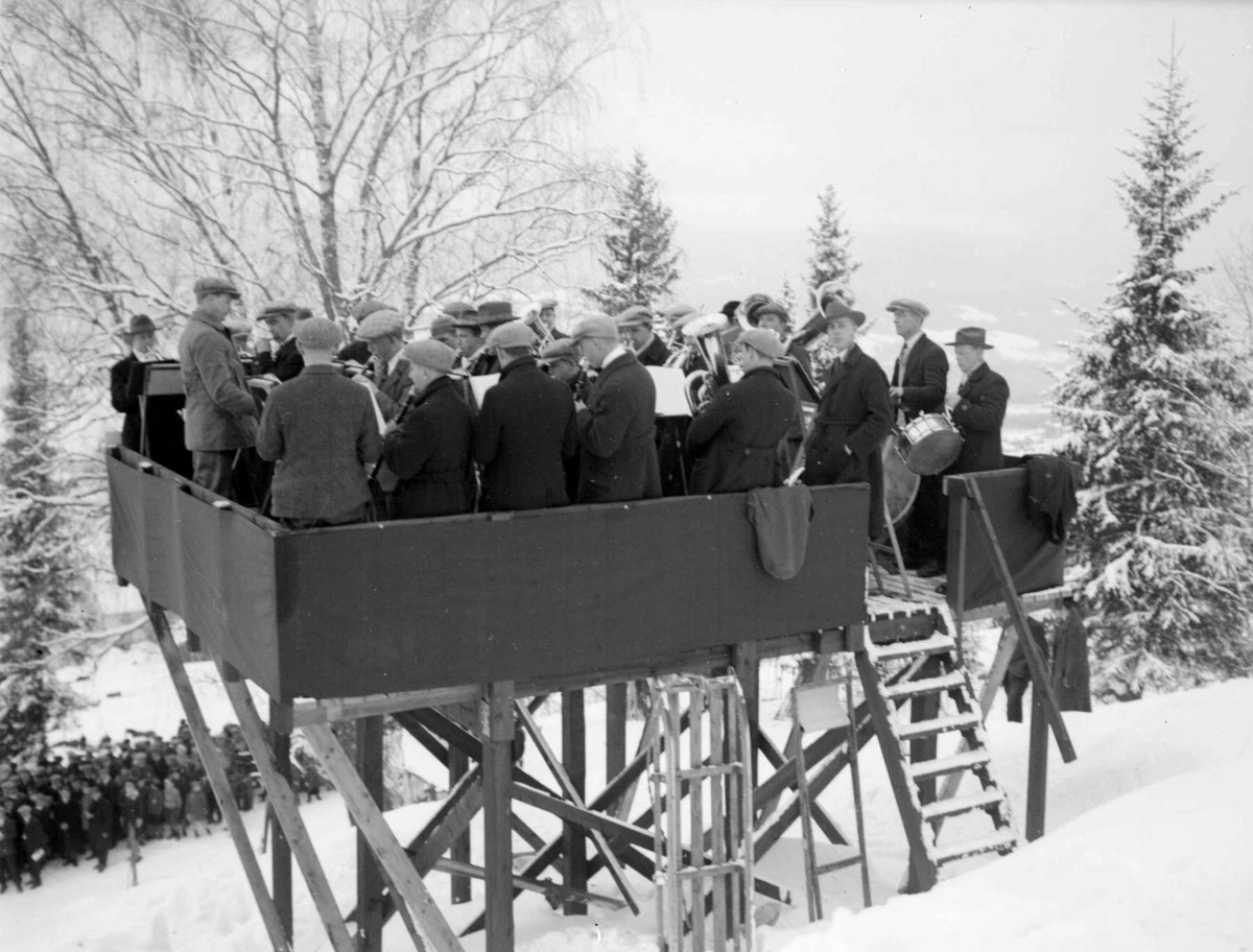 Hovedlandsrennet på Lillehammer 1927. Stampesletta. Musikkforeningen. Podium.