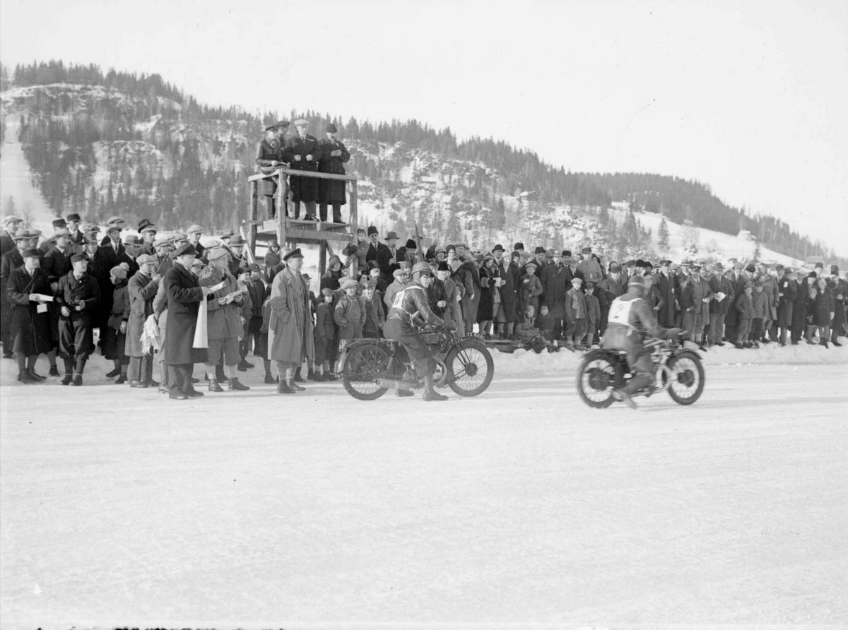Mjøsløpet 1931. Motorsykkelløp. Mennesker.