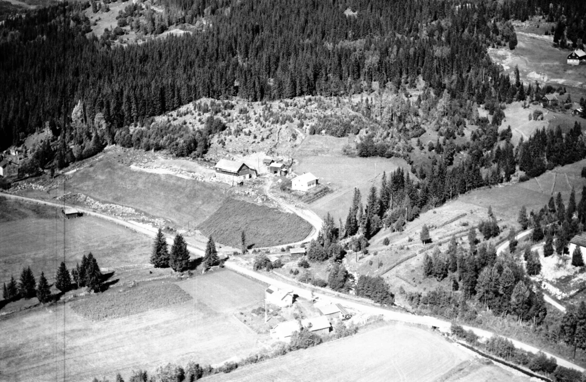 Flyfoto, Saksumdal, Bergstuen, - Maihaugen / DigitaltMuseum