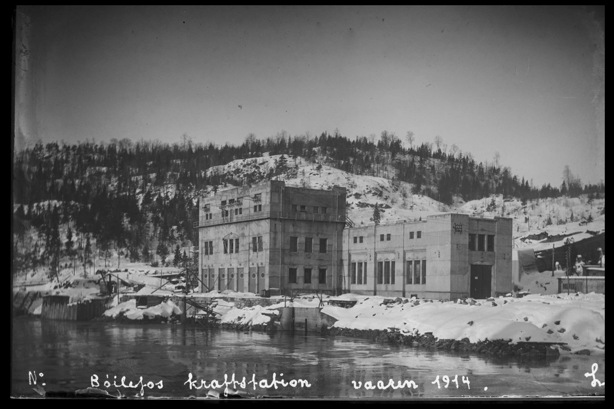 Arendal Fossekompani i begynnelsen av 1900-tallet
CD merket 0470, Bilde: 6
Sted: Bøylefoss
Beskrivelse: Kraftstasjonsbygningen
