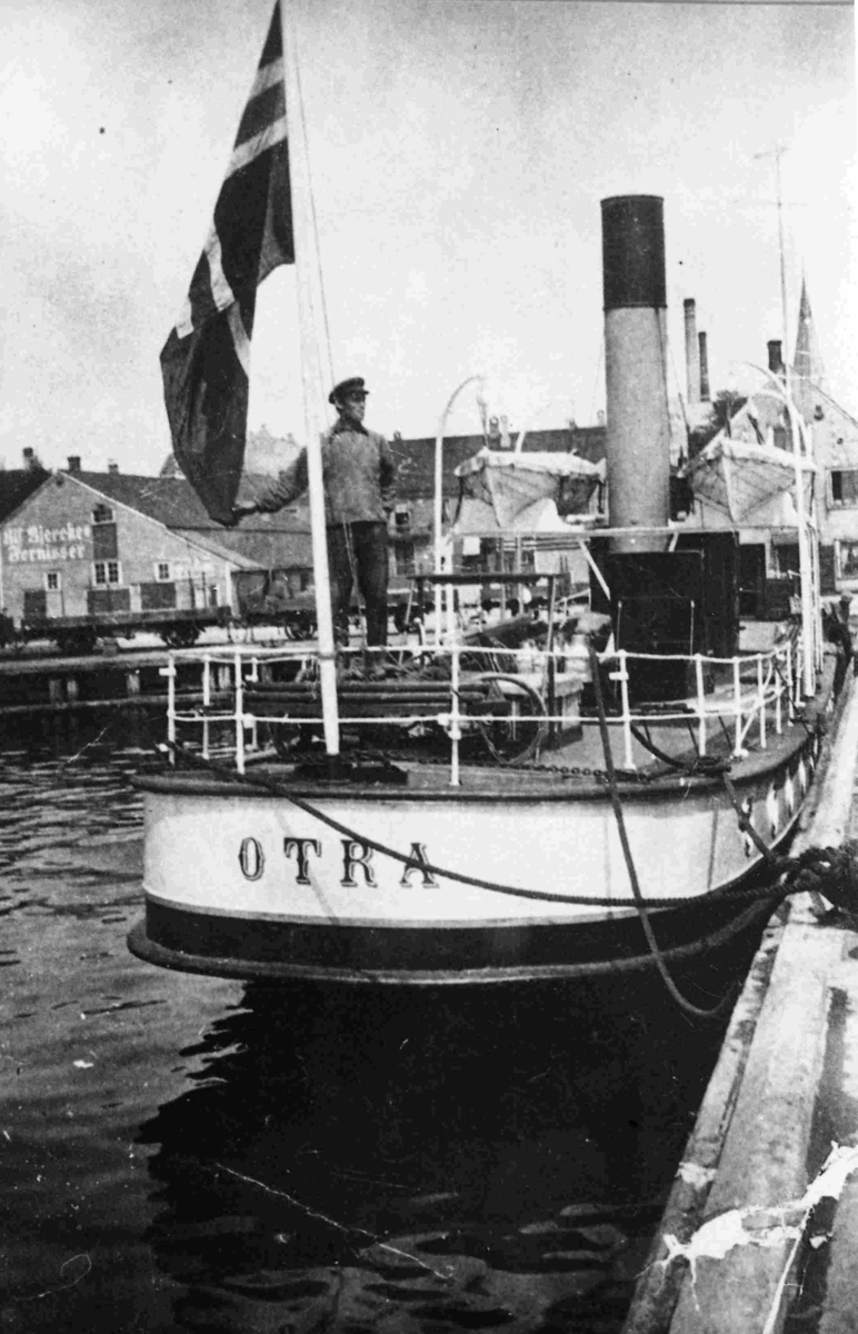 Tønnes Krossnmes ombord på OTRA ved kai i Kristiansand