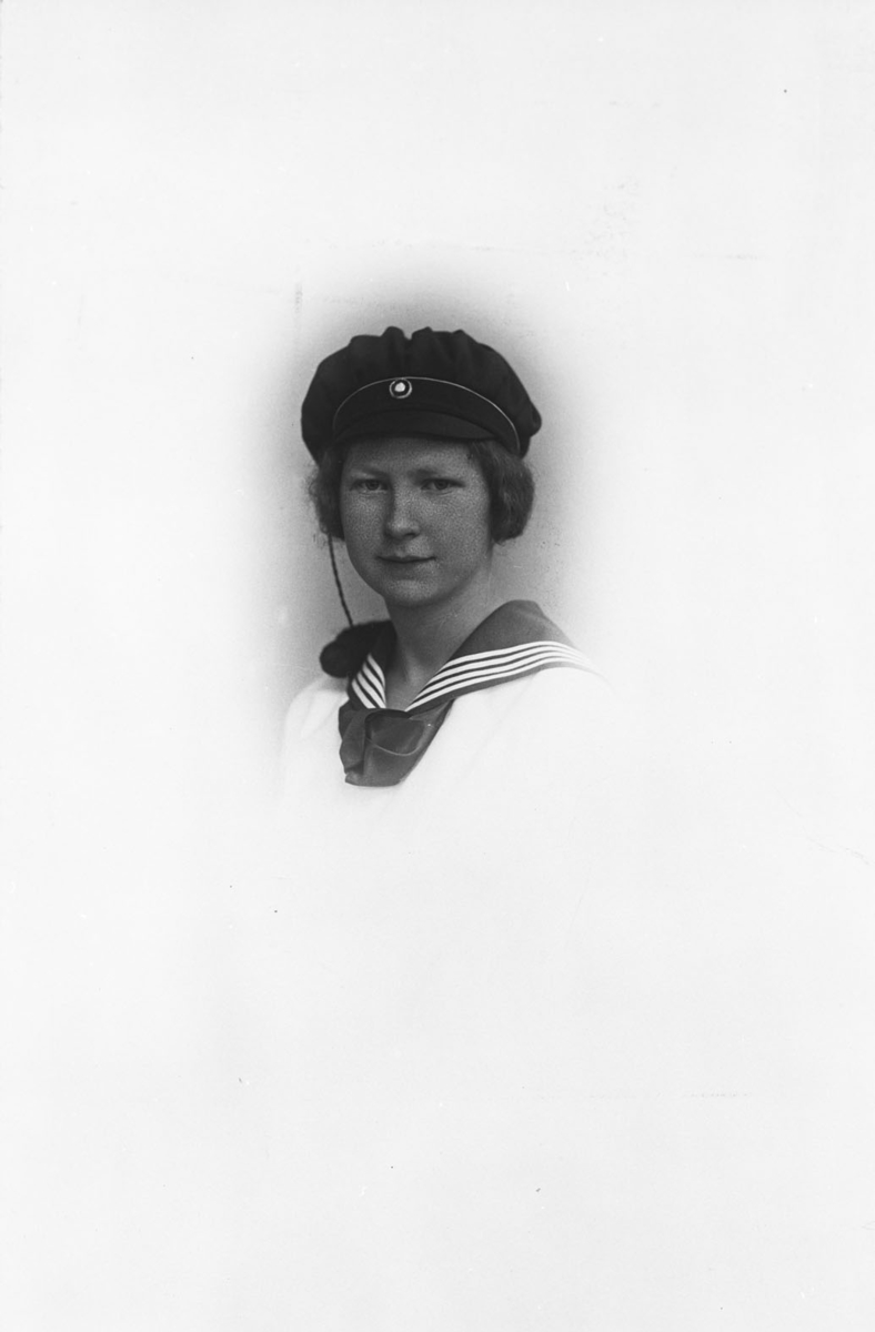 Ingrid Margrete Baarlid (f. 11/11 1902) som student. Brystbilde