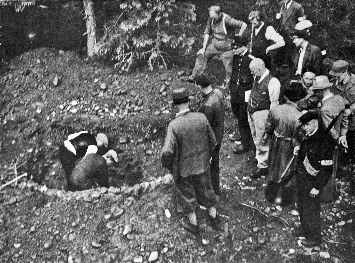 Det ble funnet 20 døde i en grav på Trandum.