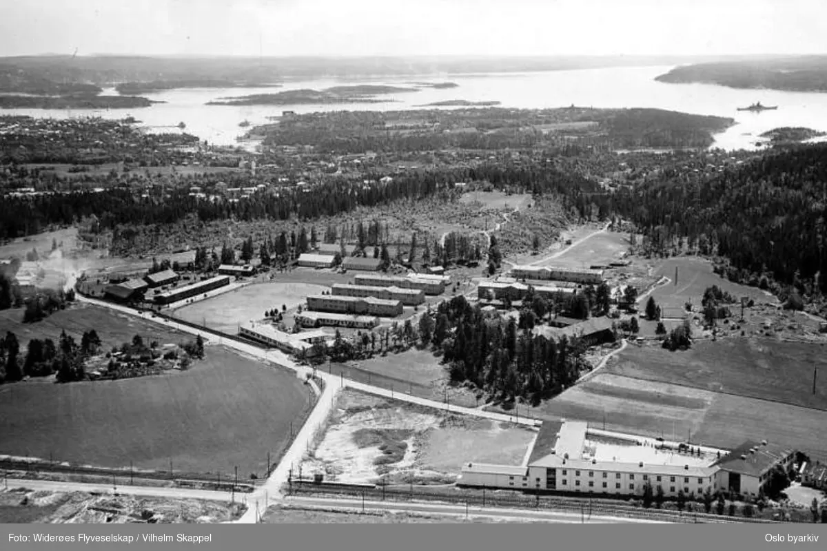 Husebyleiren, Huseby skole, Sørkedalsveien, Gamle Hovsetervei (Flyfoto)