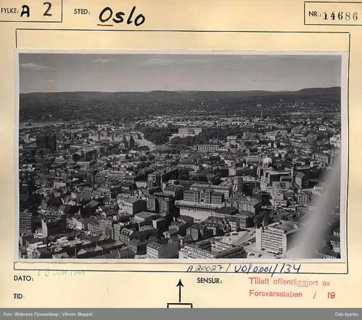 Panorama over Oslo, med Youngstorget, Trefoldighetskirken, Hammerborg, Slottet, Rådhuset (Flyfoto)