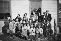 Gruppebilde: Skreddere ved Aasens konfesjon i Eidsvåg. Namne