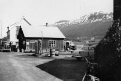 Parti frå Eidsvåg. F.v. Bergsethuset, gammelkontoret til Eid