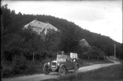 Prestegarden i Vik, bygd ca. 1910. Med Jens, Hans Kristian, 