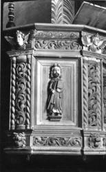 Eidsvåg kirke bygd 1878 er en langkirke i tre. Den har 250 s