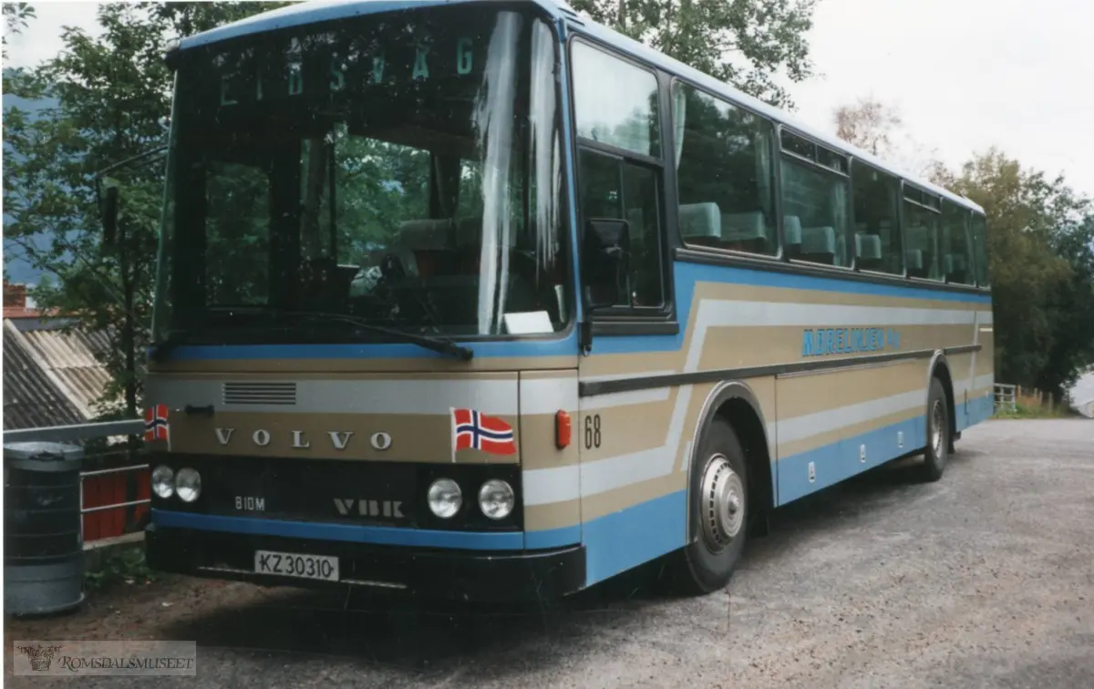 KZ30310 var en Volvo B10M, 1982-modell, med karosseri fra Vestfold Bil og Karosseri, type M600H-Ekspress. Bussen ble registrert 22.04.1982. Det var Kristiansund-Oppdal Auto A/S som kjøpte bussen for ruta Oppdal-Kristiansund, og dessuten for turkjøring siden den hadde standard som ekspress-/turbuss. Bussen var i trafikk i ca. 25 år, først i langrutene og deretter i mange år som skolebuss på Indre Nordmøre, dels i Oppdal. Gjennom disse åra ble bussen overført mellom ulike selskaper pga. fusjoner i bussbransjen. Siste eier var Nettbuss.(fra Oddbjørn Skjørsæter sine samlinger i Romsdalsarkivet)
