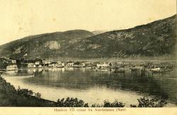 Fra Kroningsreisen i 1906..Kong Haakon reiser fra Åndalsnes.