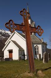 Eresfjord kirke er en åttekantet kirke fra 1869 i Eresfjord.