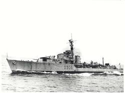 Motiv: Jageren KNM STAVANGER (D 306) i sjøen. Babord side