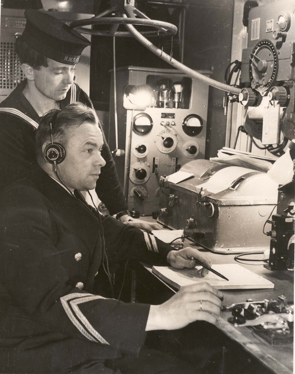 Jageren "Sleipner", radiostasjonen med bestyrer kvm. Martinsen under 2. VK.