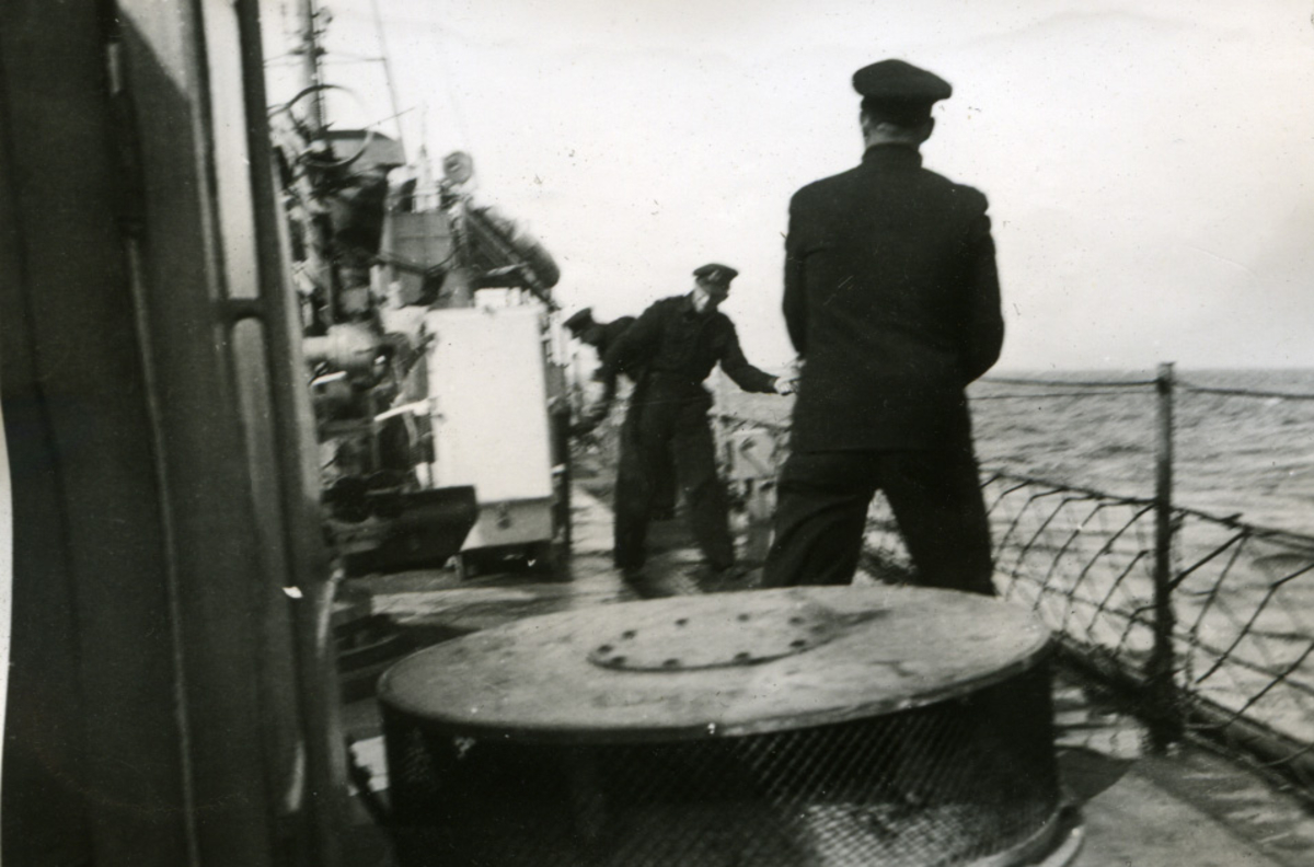 Album Ubåtjager King Haakon VII 1942-1946
Forskjellige bilder.