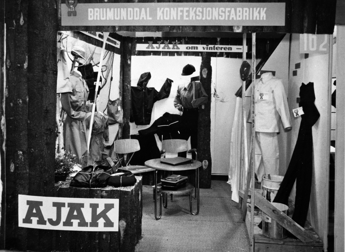 Brumunddal konfeksjonsfabrikk, A/S Ajak fabrikker, messe, utstilling av klær, Oslo.