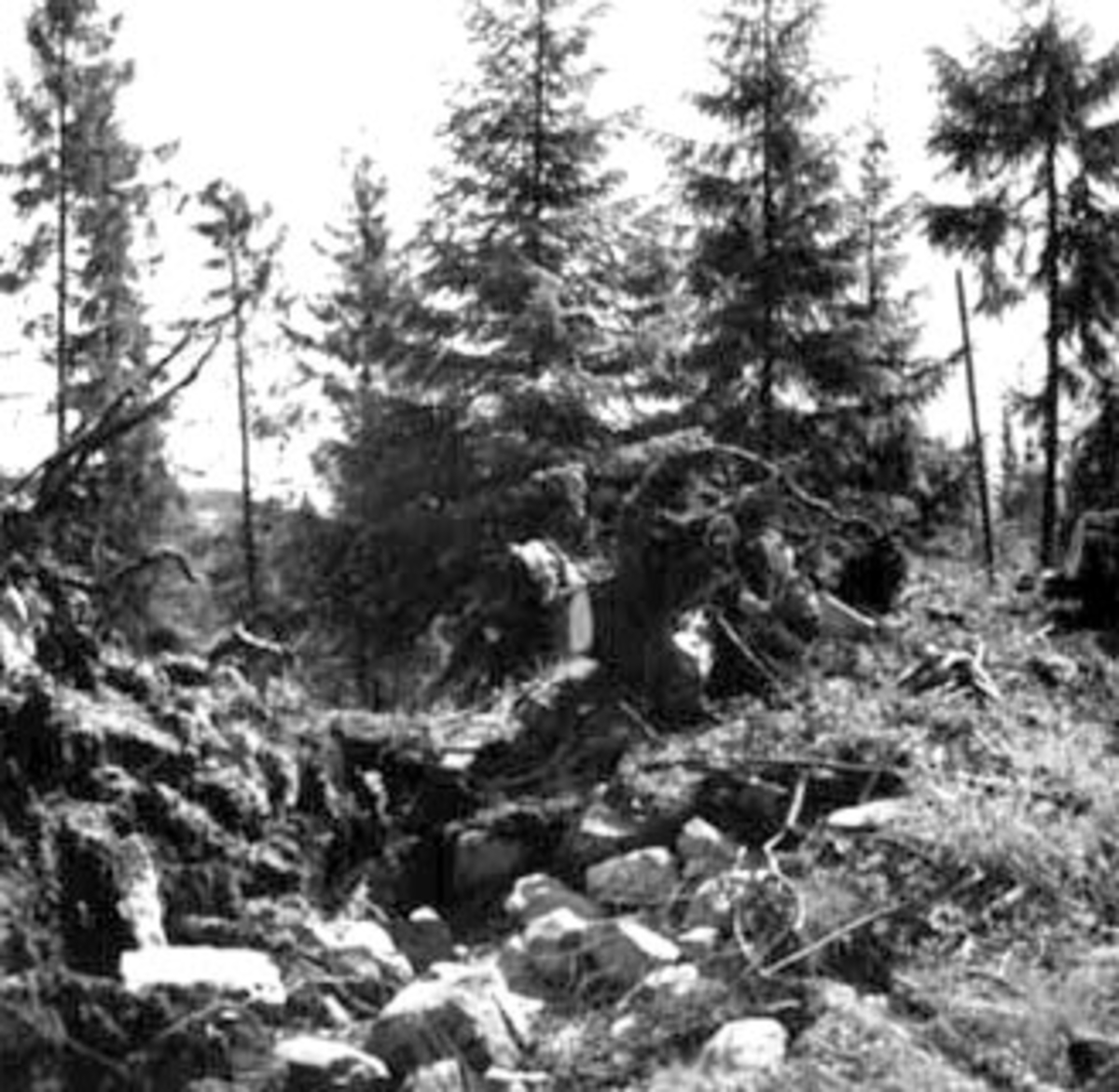 Domstuguberget, prestergardsskogen, bygdeborg fra folkevandringstiden. Oppmålt av Anders Hagen fra universitetets oldsaksamling i juni 1943.